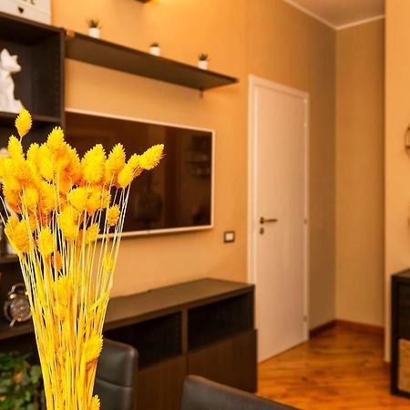 Sunny & Updated Flat With Panoramic City View 50M From M4 Stop Milano Exteriör bild