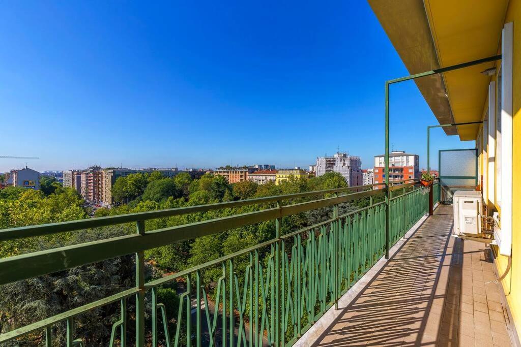 Sunny & Updated Flat With Panoramic City View 50M From M4 Stop Milano Exteriör bild