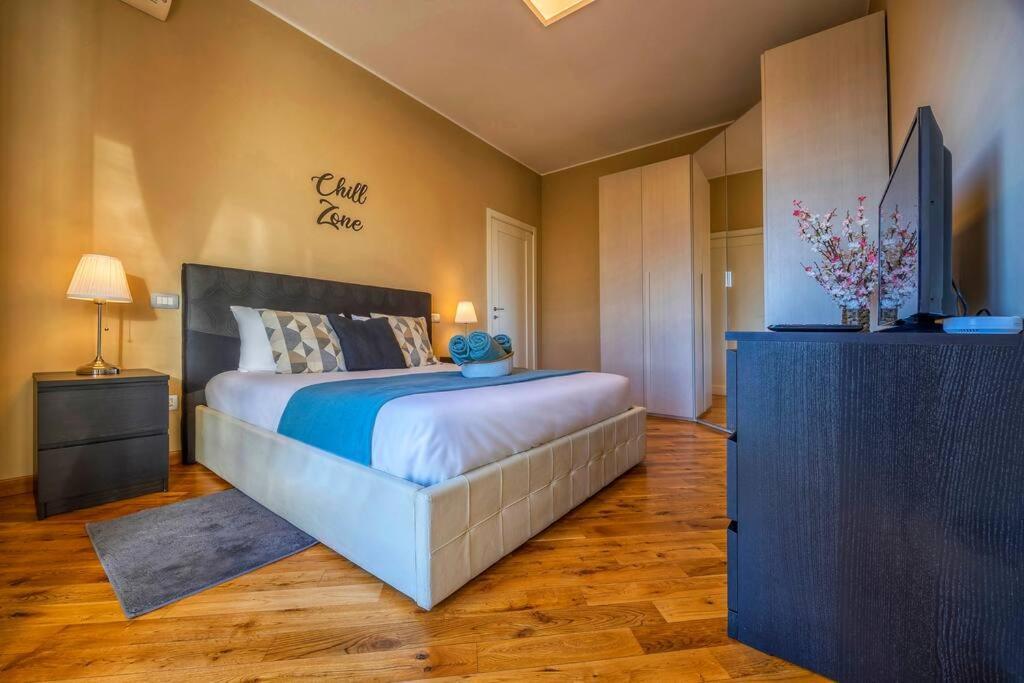 Sunny & Updated Flat With Panoramic City View 50M From M4 Stop Milano Exteriör bild
