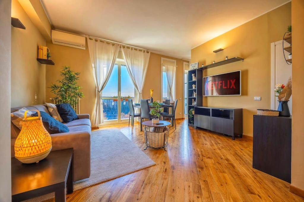 Sunny & Updated Flat With Panoramic City View 50M From M4 Stop Milano Exteriör bild
