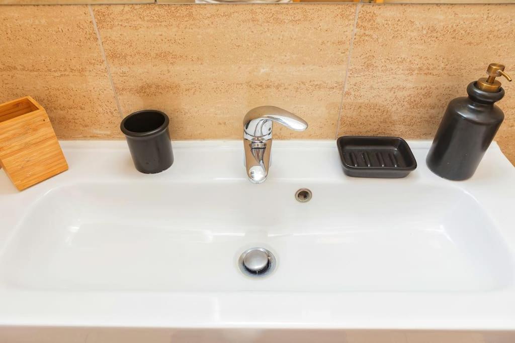 Sunny & Updated Flat With Panoramic City View 50M From M4 Stop Milano Exteriör bild