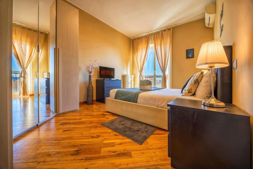 Sunny & Updated Flat With Panoramic City View 50M From M4 Stop Milano Exteriör bild