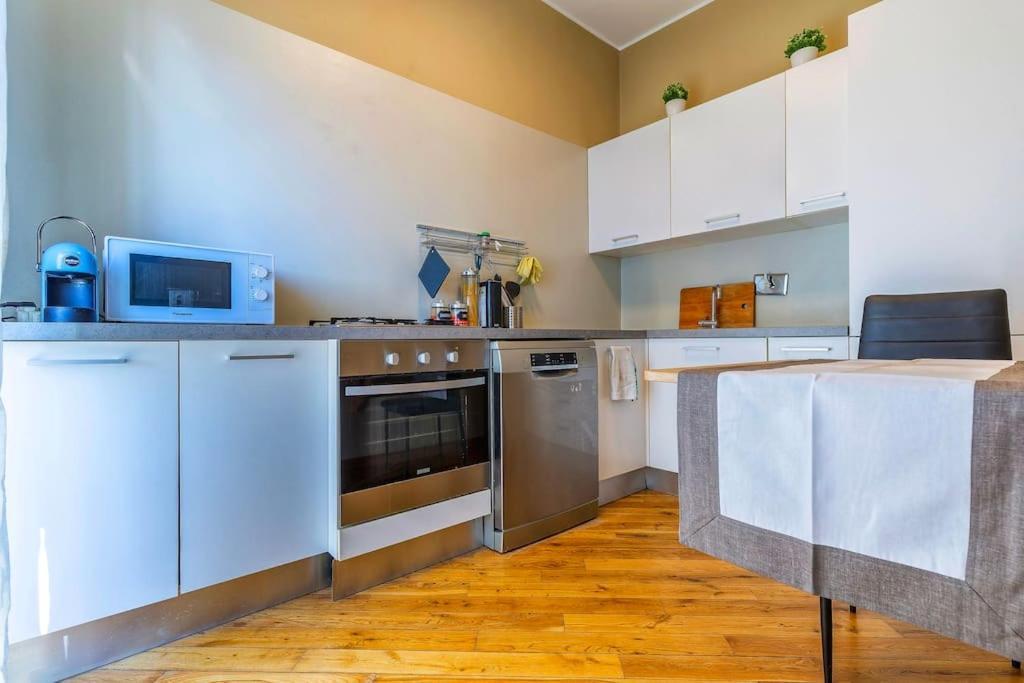 Sunny & Updated Flat With Panoramic City View 50M From M4 Stop Milano Exteriör bild