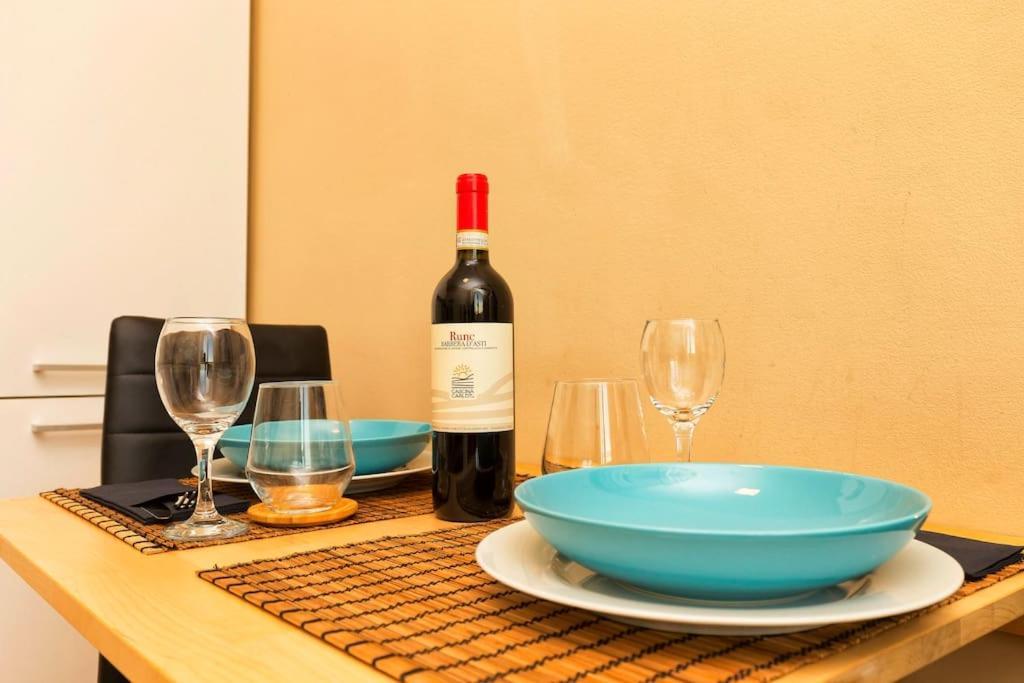 Sunny & Updated Flat With Panoramic City View 50M From M4 Stop Milano Exteriör bild