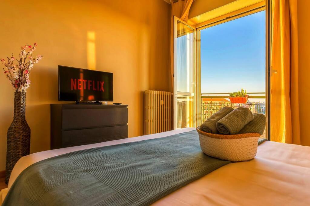 Sunny & Updated Flat With Panoramic City View 50M From M4 Stop Milano Exteriör bild