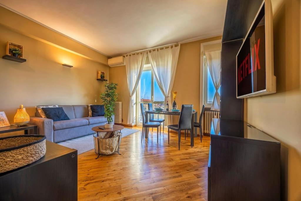 Sunny & Updated Flat With Panoramic City View 50M From M4 Stop Milano Exteriör bild